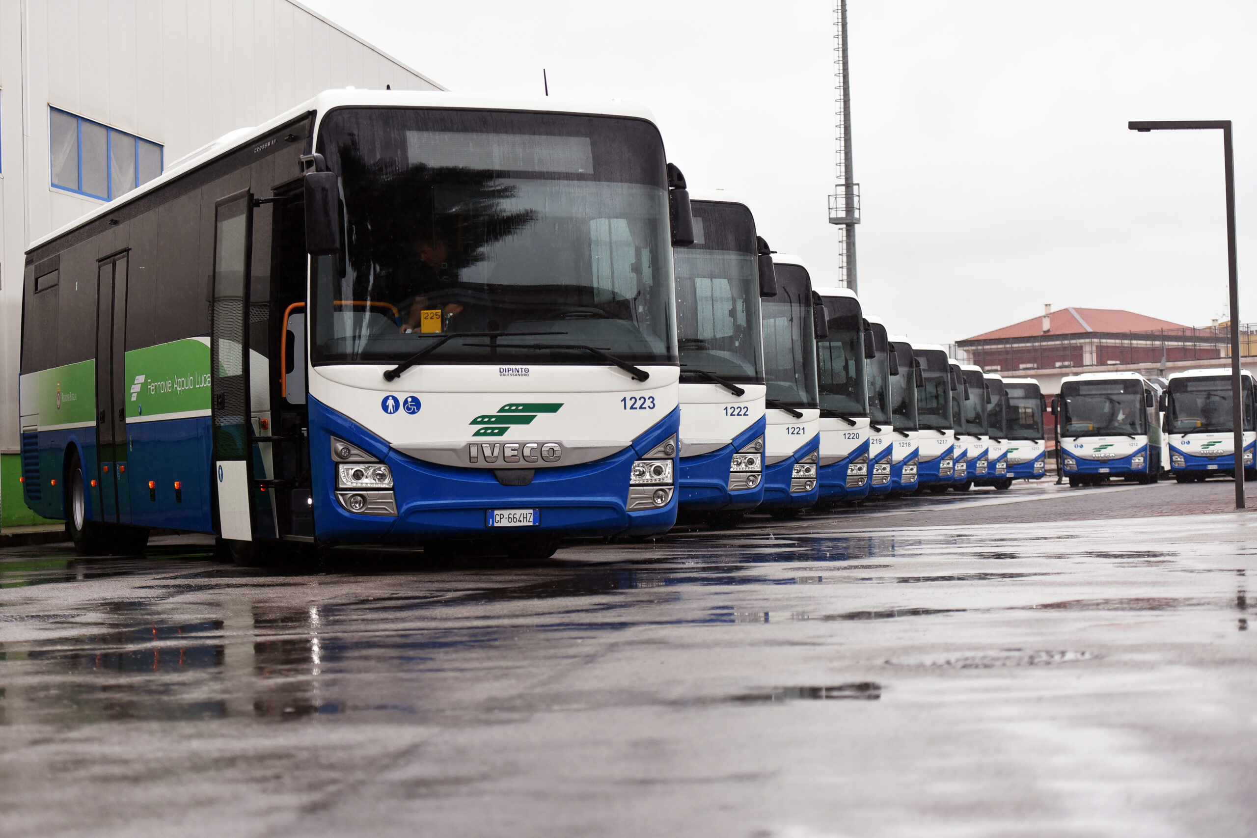 Euro 7, Ue: auto e furgoni restano Euro 6, limiti più rigidi per bus e camion
