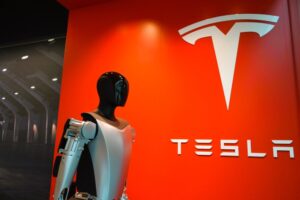 Tesla, robot aggredì ingegnere. Musk furioso: “Optimus è innocente”