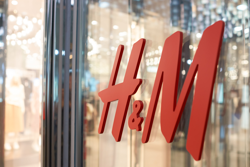 H&M, fatturato in crescita: +6% nell’anno finanziario 2023. Rallenta nel quarto trimestre