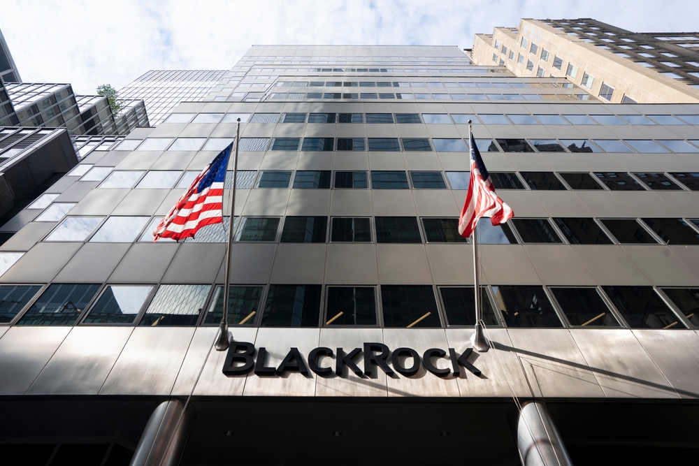 BlackRock, nel 2023 utili in rialzo e masse gestite oltre i 10.000 miliardi