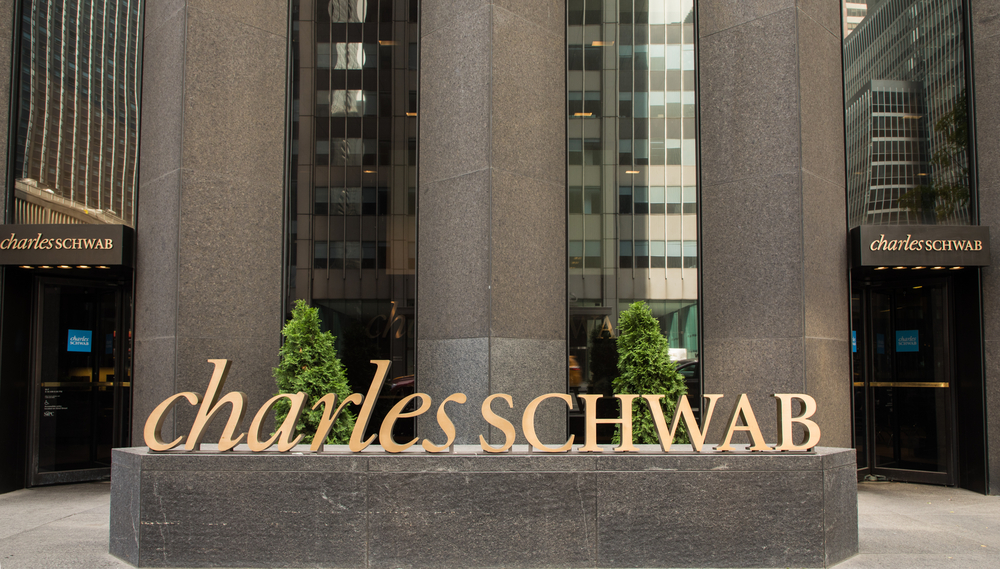 Usa, utili e ricavi in calo per Charles Schwab