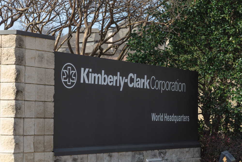 Carta, fatturato stabile nel quarto trimestre per Kimberly-Clark. Vendite in aumento dell’1% nel 2023