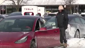 Tesla, il gelo nel Midwest lascia a piedi gli automobilisti