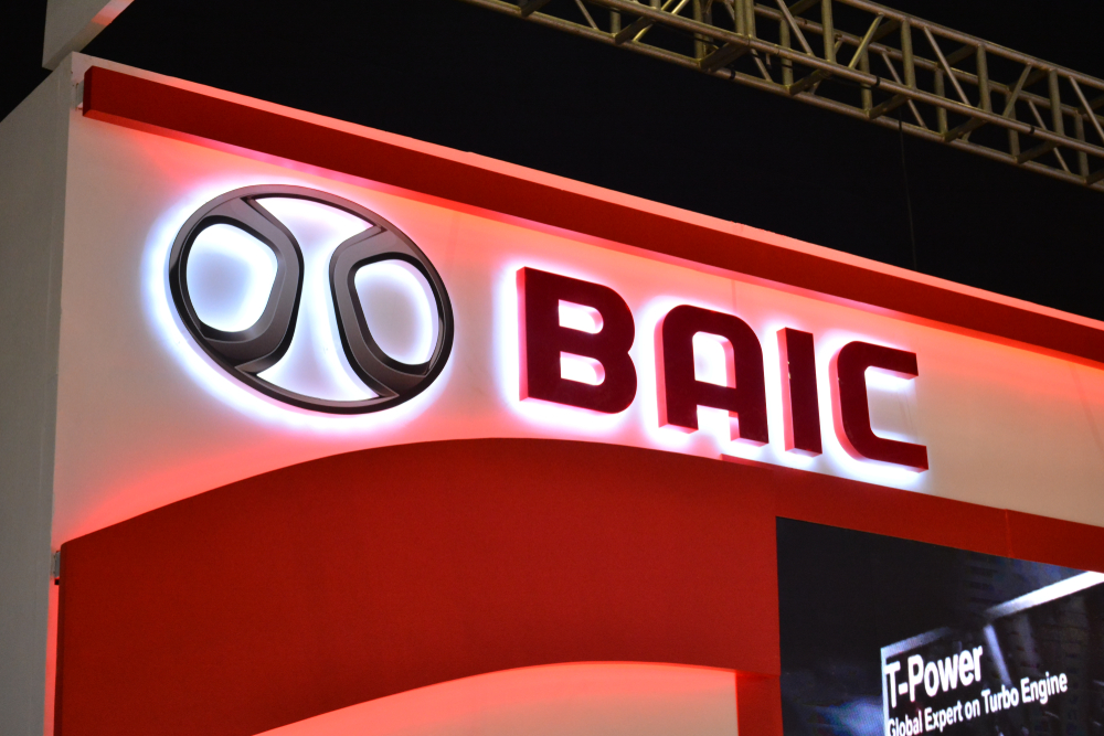 Auto elettriche, BAIC lancia la prima berlina in collaborazione con Huawei nel 2024
