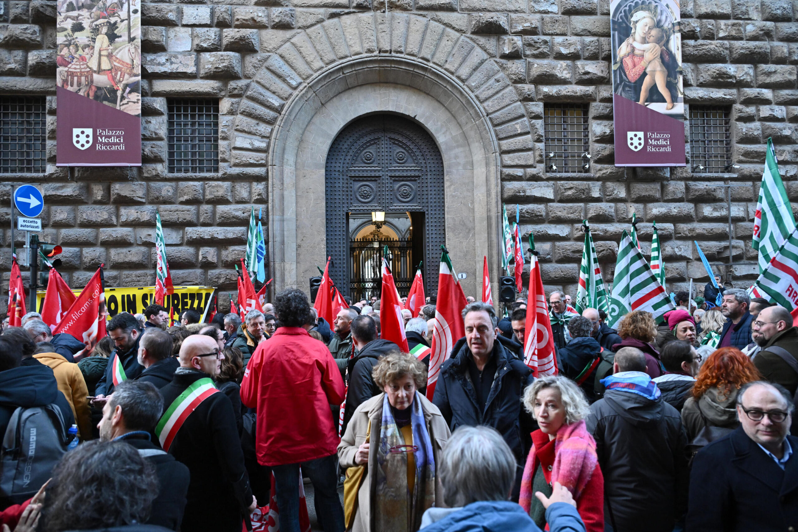 Presidio dei sindacati contro le morti sul lavoro davanti alla Prefetttura a Firenze, 16 Febbraio 2024.
ANSA/CLAUDIO GIOVANNINI