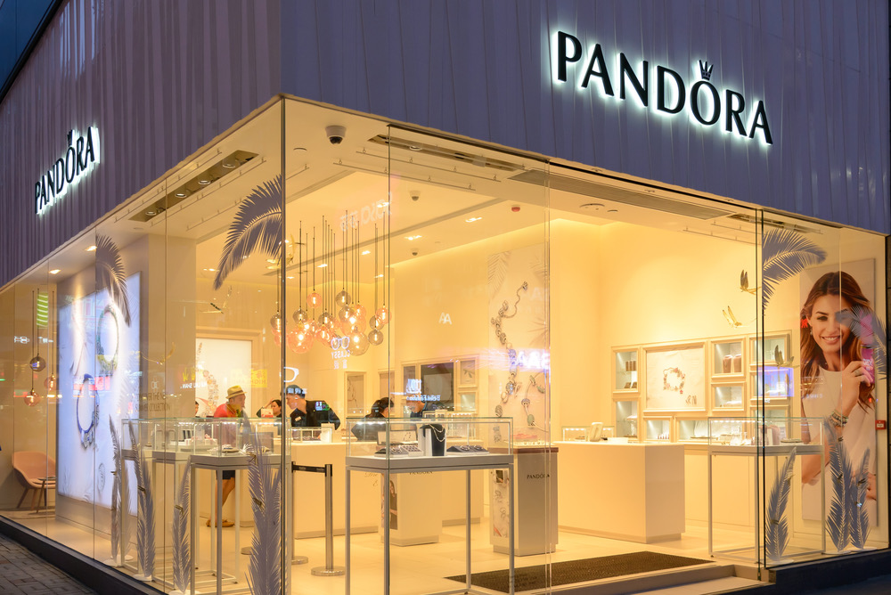 Pandora passa a oro e argento riciclati al 100% per i suoi gioielli