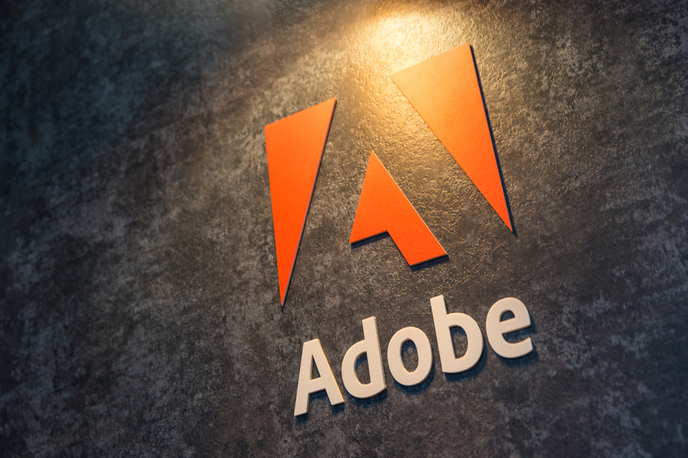 Adobe ottimizza l’assistente AI in grado riepilogare i PDF