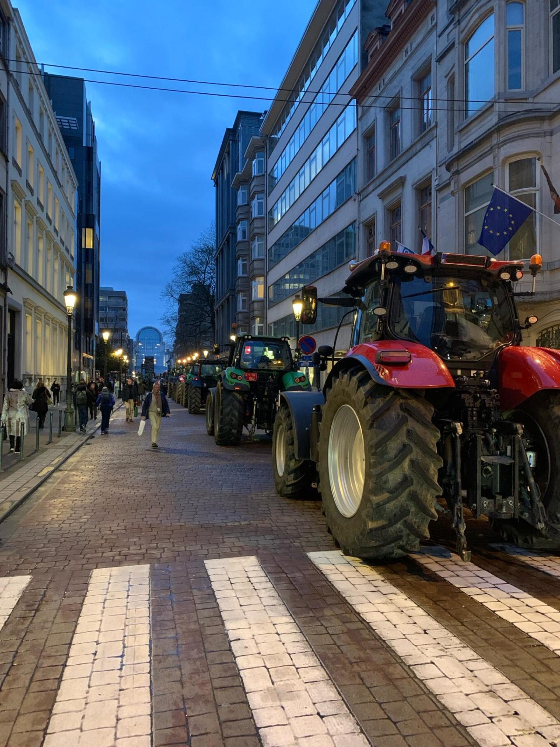 La protesta dei trattori a Bruxelles, 2 febbraio 2024. ANSA/ ENRICO TIBUZZI