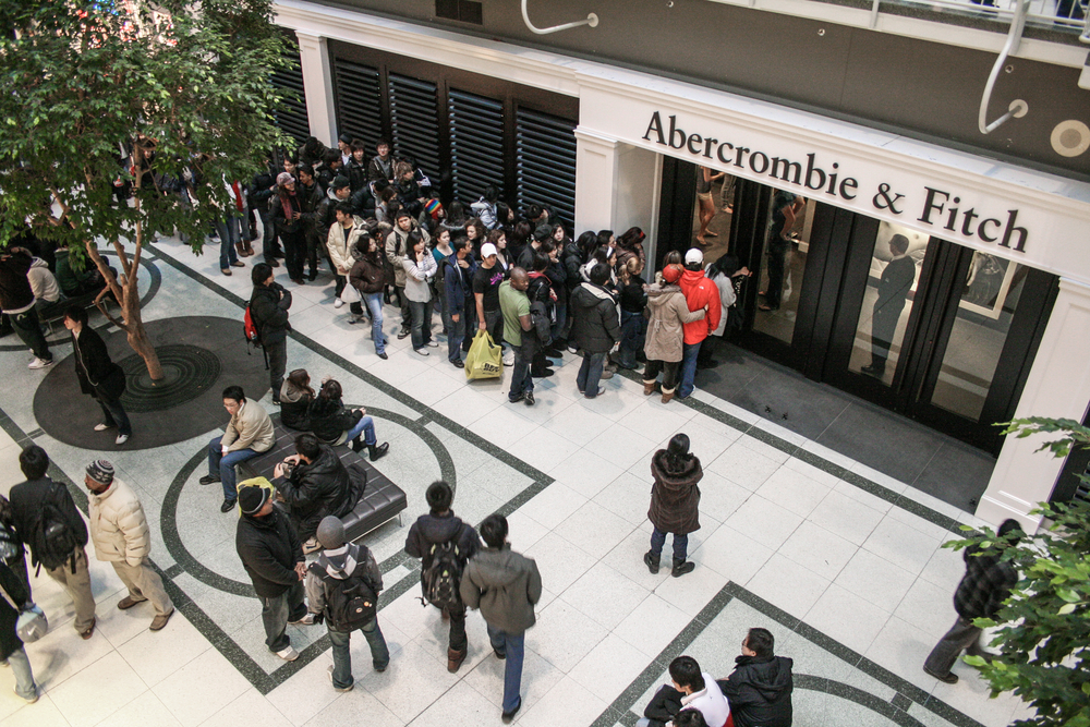 Abercrombie & Fitch, superate stime relative le festività natalizie. Vendite salgono grazie all’aumento dei prezzi