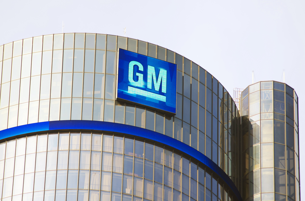 General Motors, Vicepresidente esecutivo per software e servizi si dimette
