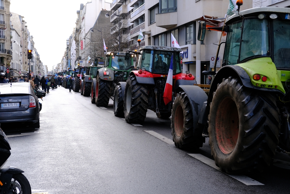 Protesta agricoltori, provano a bloccare place Charles-de-Gaulle-Etoile, 66 arresti