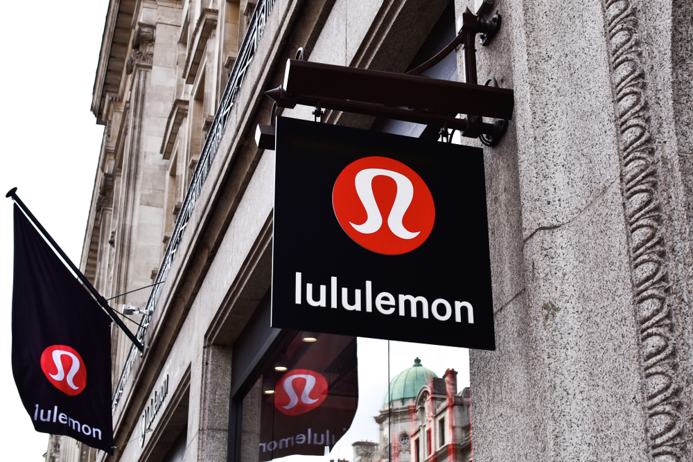 Abbigliamento, Lululemon taglia le previsioni annuali. Pesa il lancio fallito dei nuovi leggings Breezethrough