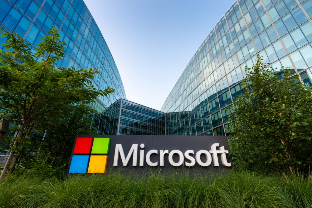 Microsoft acquisisce quota minoranza per 1,5 mld $ in società di AI G42 negli Emirati