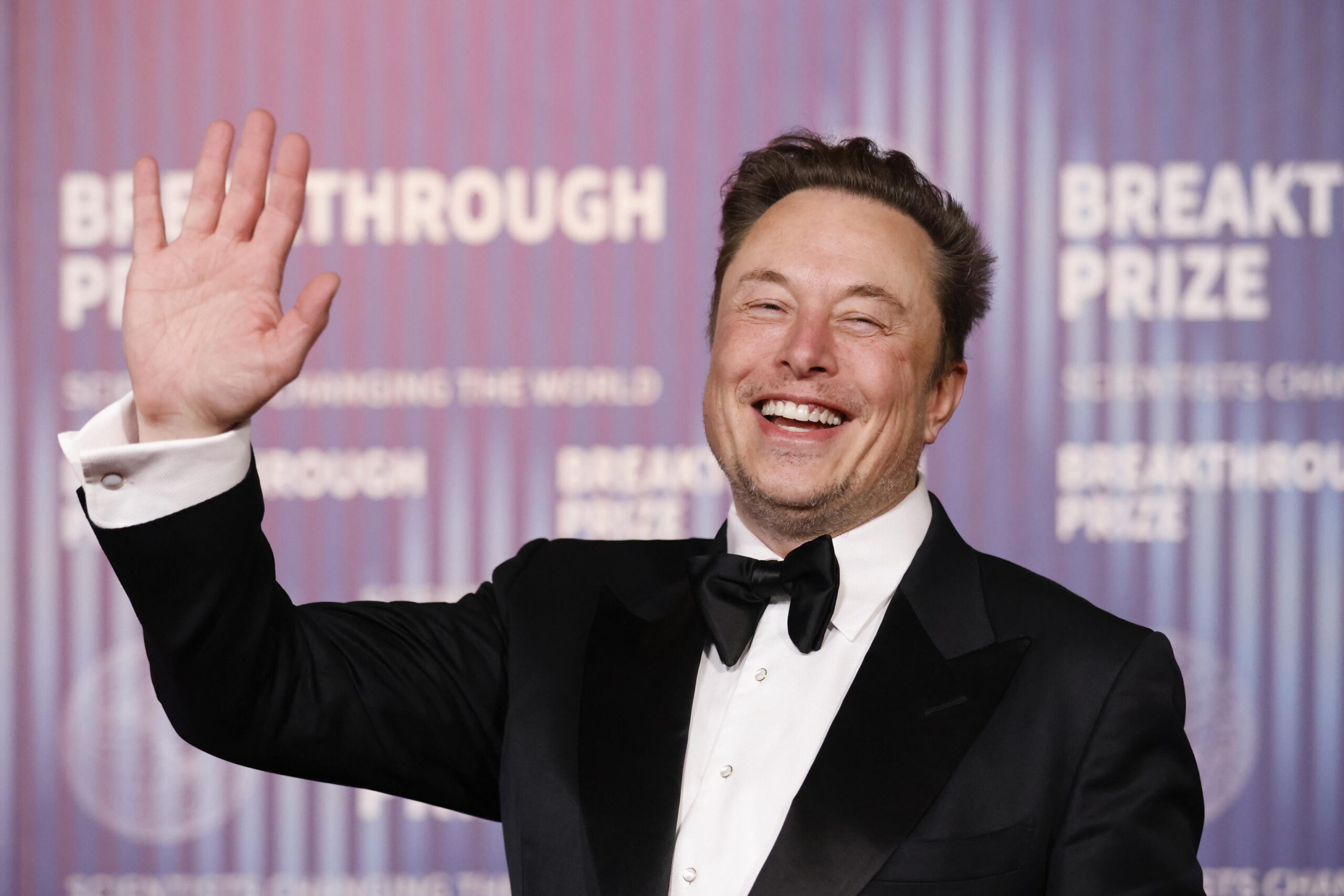Tesla, Musk licenzia i dirigenti senior. Nuovi tagli ai posti di lavoro