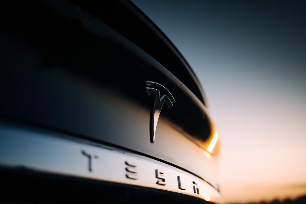 Tesla continua a licenziare negli USA