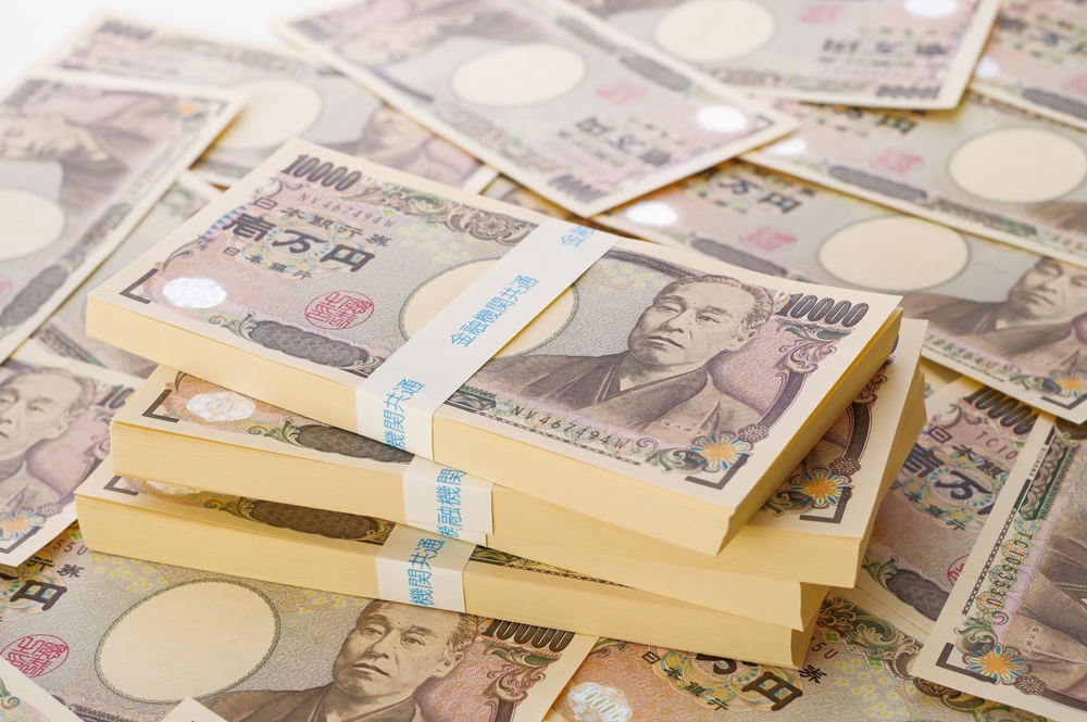 Giappone, nuovo minimo per lo yen di 34 anni a 154,85
