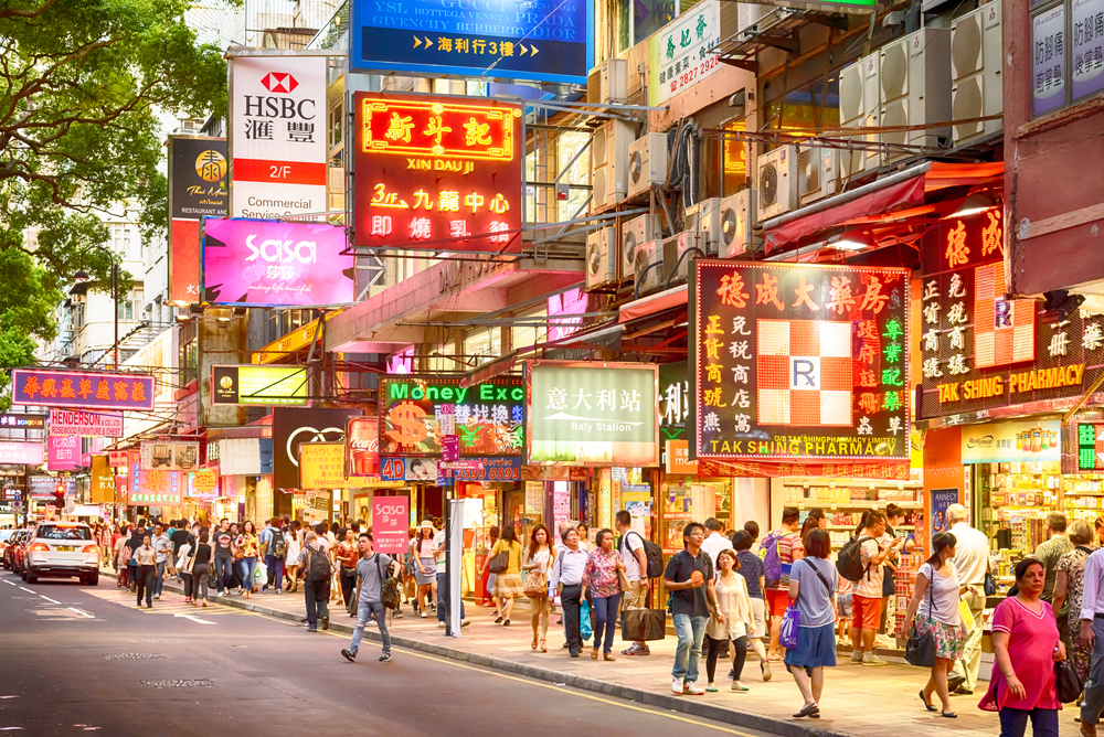 Hong Kong, crollano del 14,7% vendite al dettaglio. Impennata viaggi all’estero