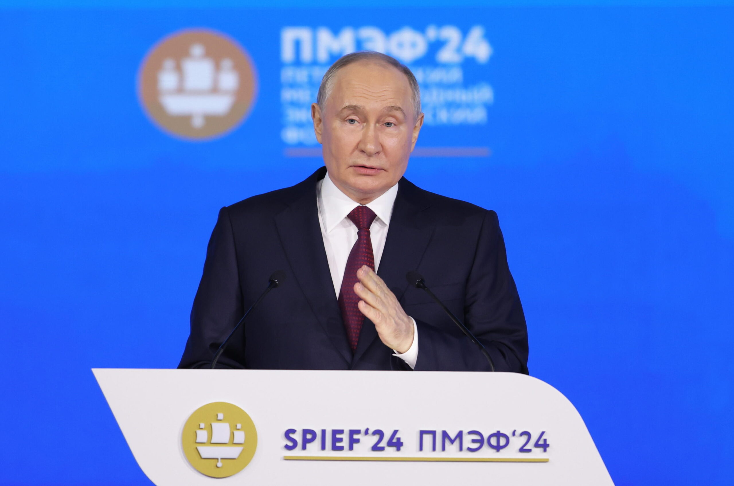 Russia, Putin sostiene che il 40% del fatturato commerciale russo è ora in rubli
