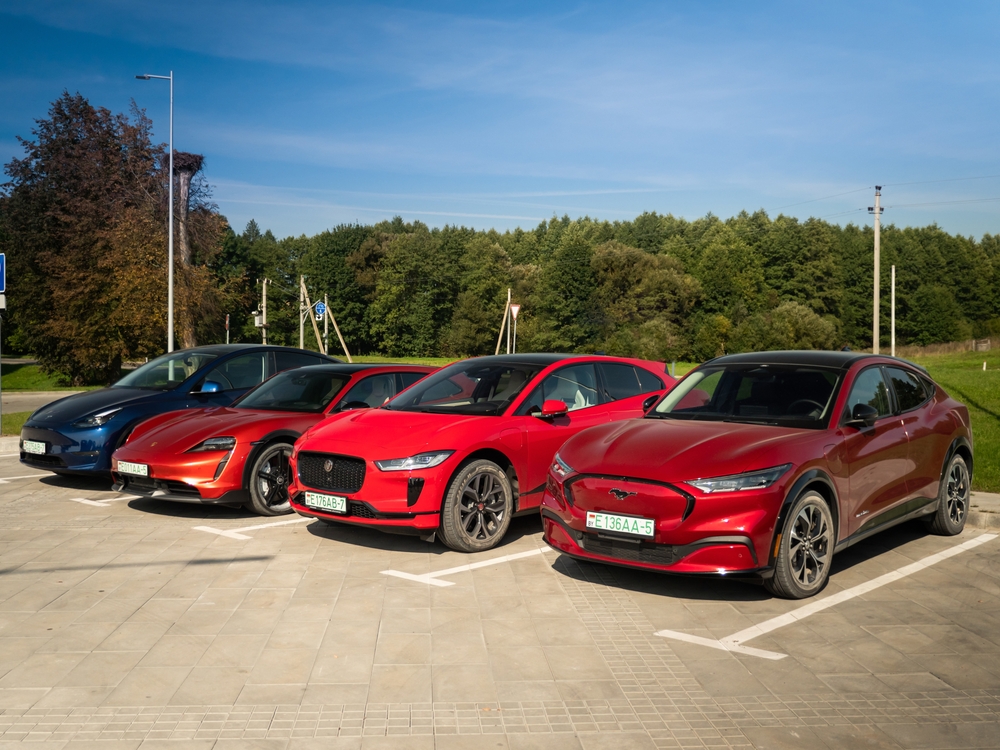 Tesla richiama Cybertruck  e pick up per problemi di tergicristallo e finiture esterne