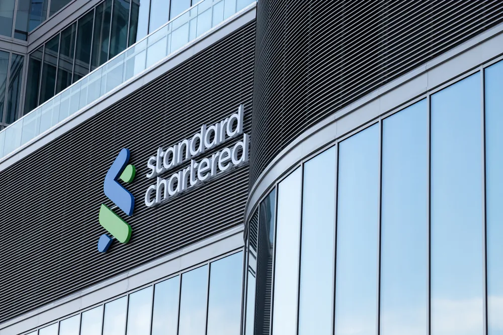 Standard Chartered annuncia buyback da record. Outlook rivisto al rialzo