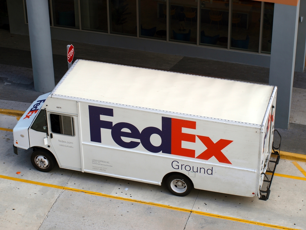 FedEx, le azioni crollano per debole domanda di consegne prioritarie