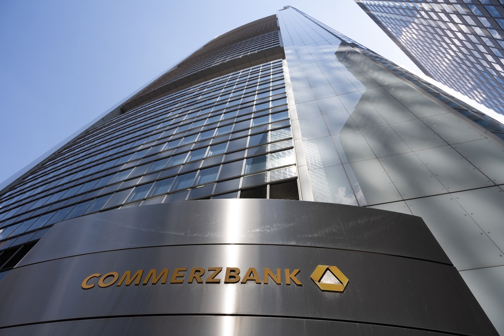Commerzbank, aggiorna strategia al 2027: utile a 3,6 mld, payout oltre il 90% da 2025