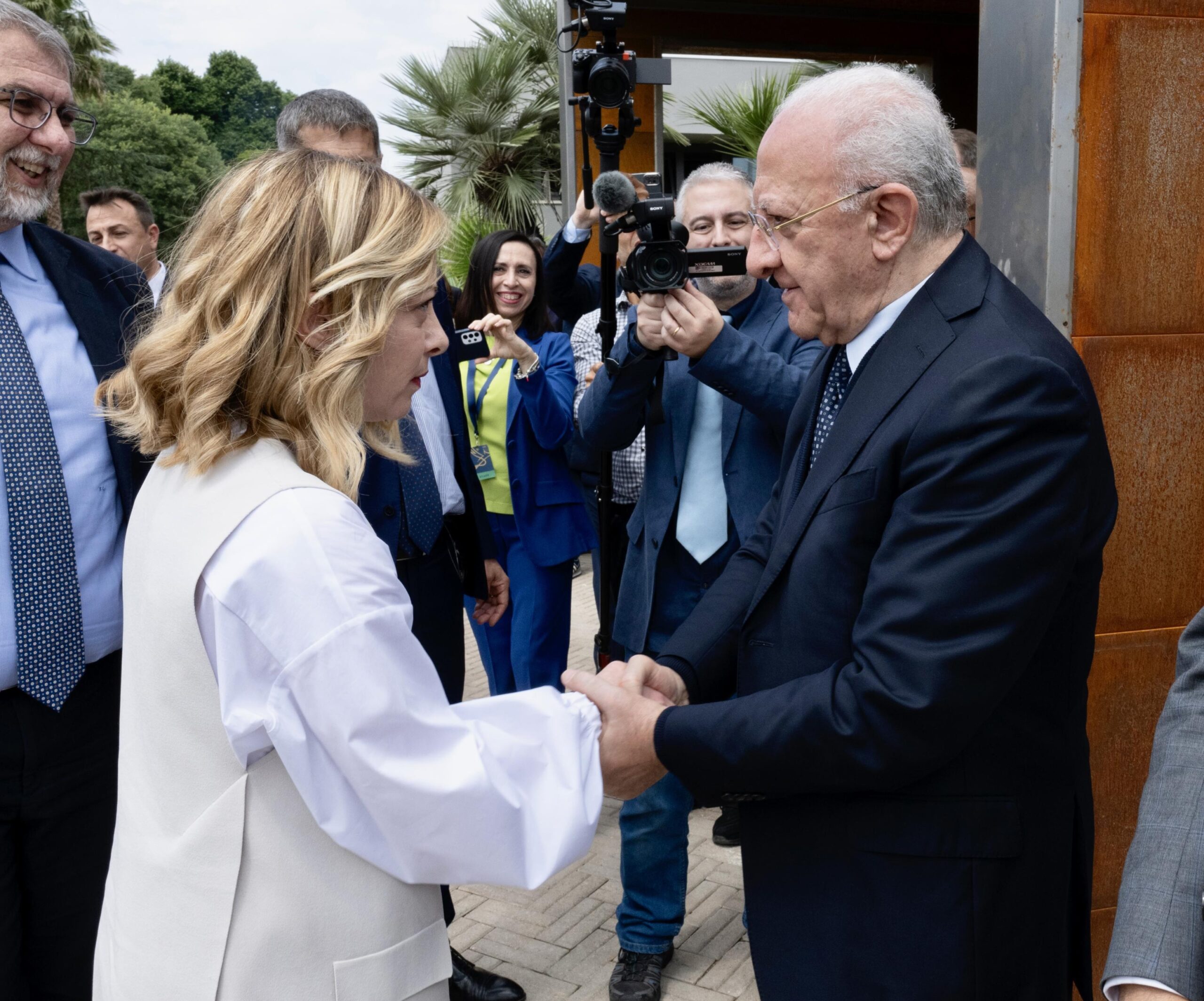 Meloni e De Luca a Palazzo firmano accordo coesione, 3,5 mld a Campania