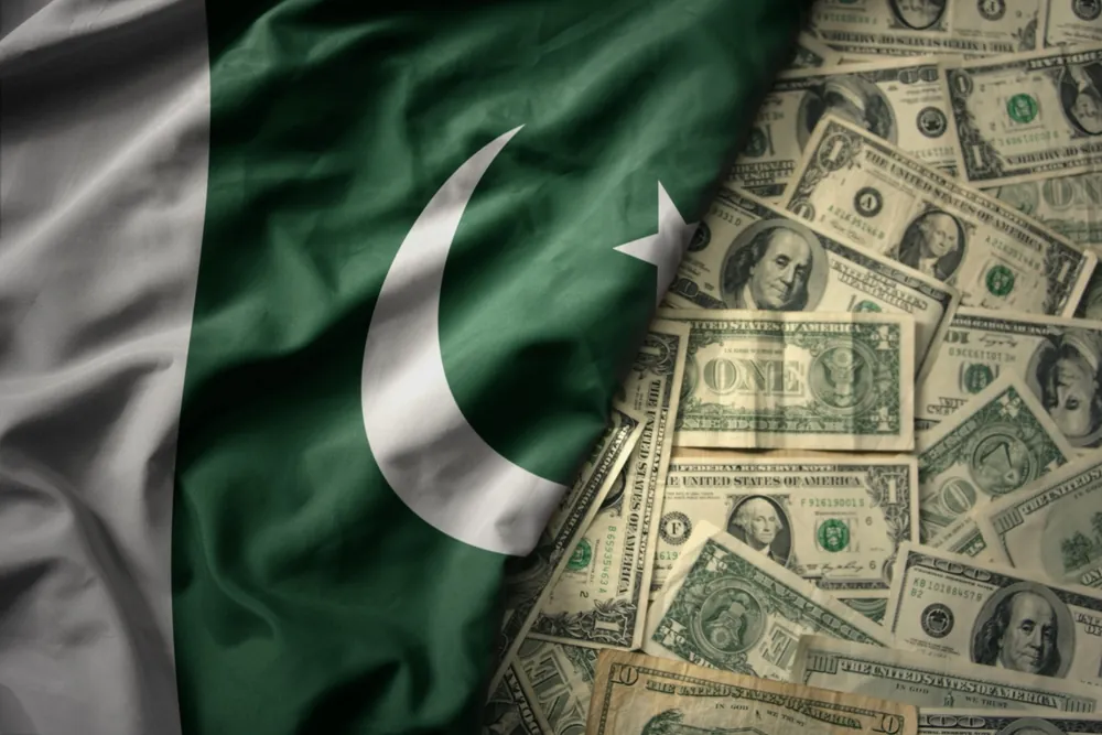 Pakistan, la Banca centrale taglia i tassi in misura record di 250 punti base