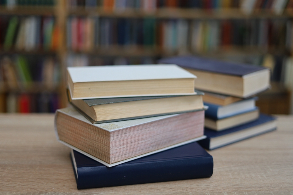 Libri, il mercato di varia chiude il 2024 in flessione dell’1,5%. Italia in coda ai Paesi europei