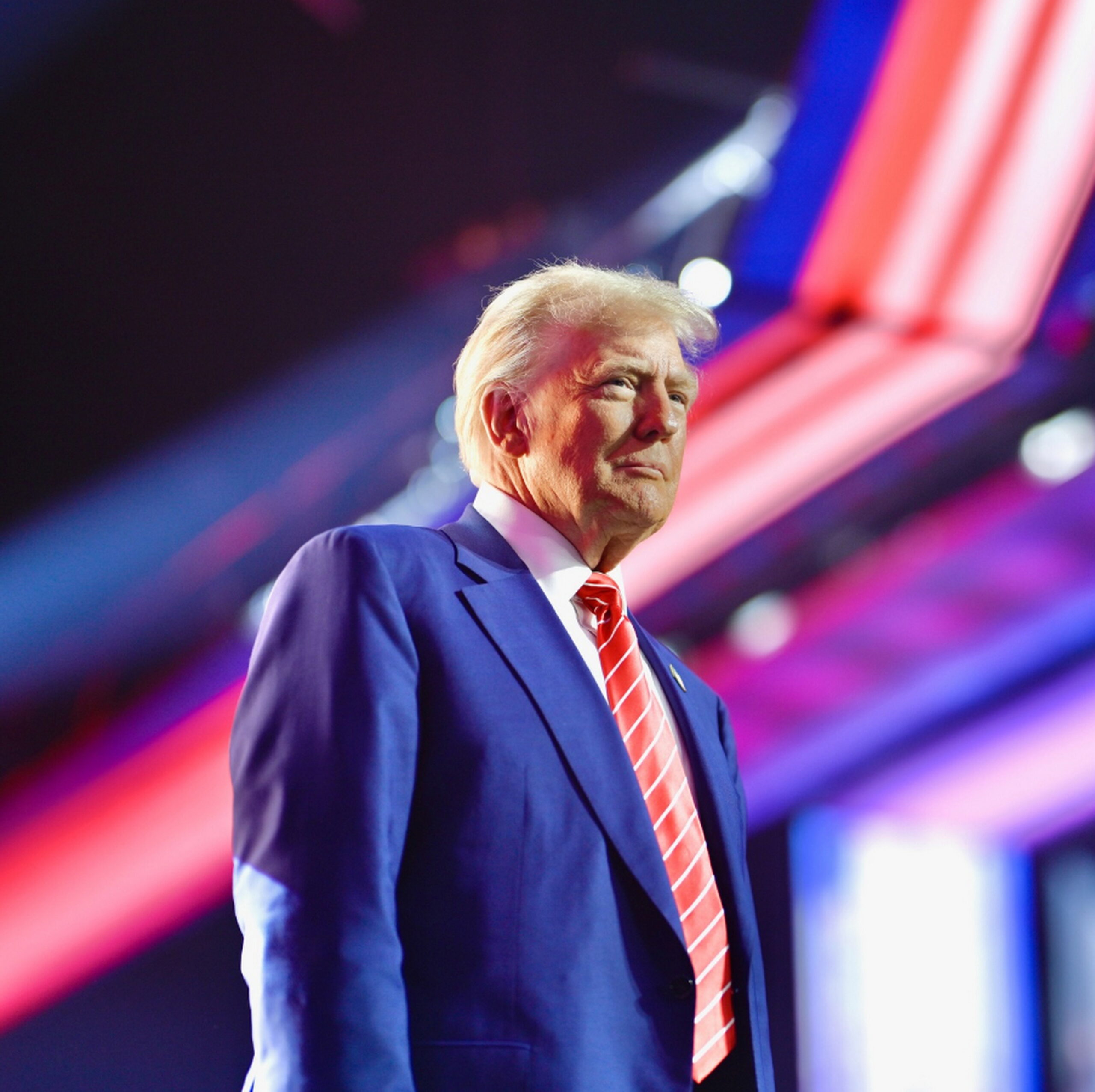 Donald Trump annuncia i dazi reciproci: “Oggi è il grande giorno”